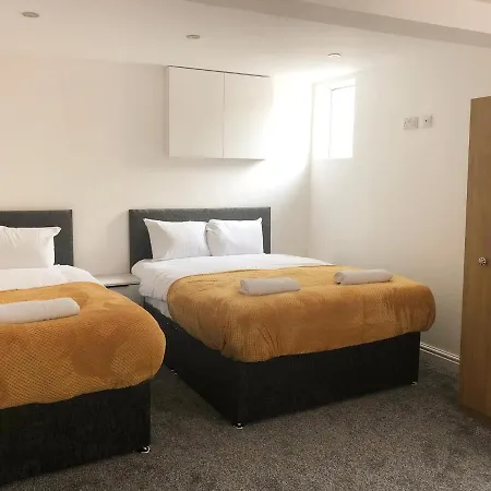 Spacious 3 Bedroom House Sleep 6 Semesterbostad Leeds (West Yorkshire)