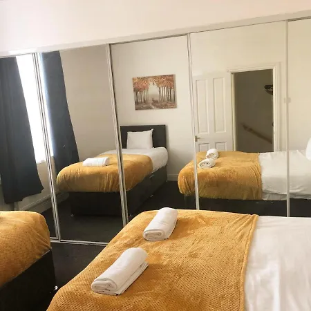Semesterbostad Spacious 3 Bedroom House Sleep 6 *